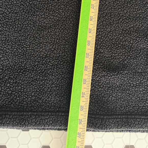 Tommy Hilfiger Black Sherpa V-Neck Pullover | Vintage Preppy Streetwear Cozycore - Picture 9 of 9